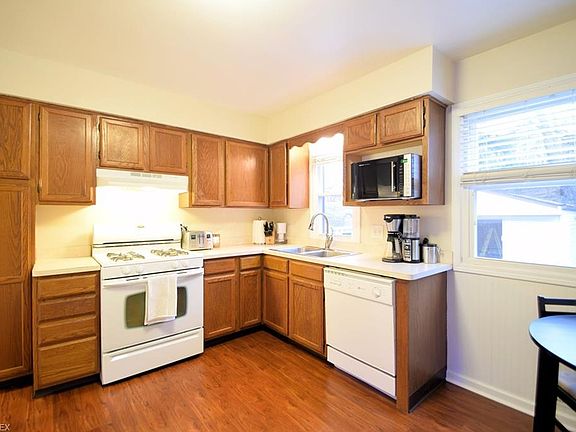 3rd image of 3603 Klusner Ave