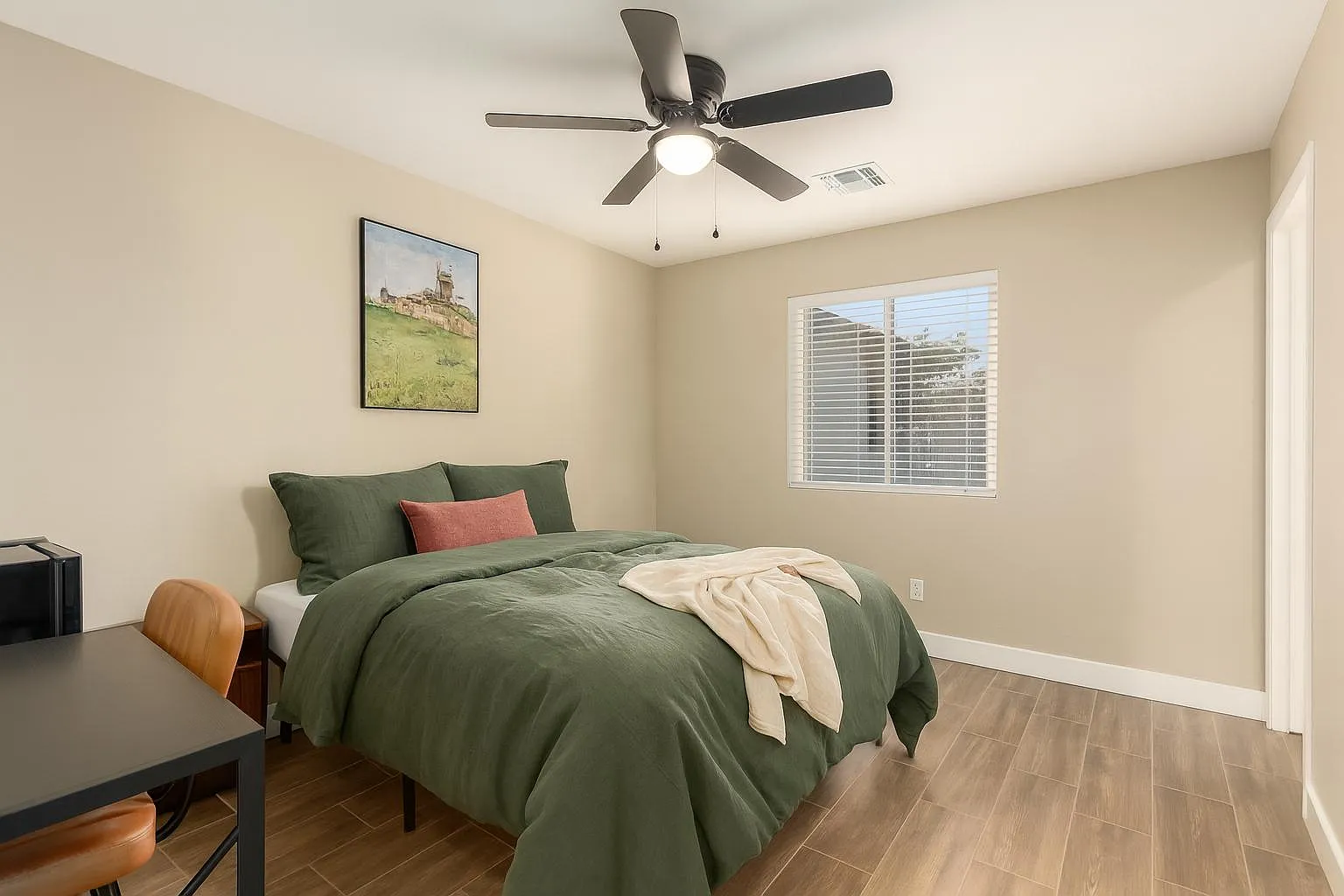 4 bed, 6.0 bath, 2200 sqft, $1,239 — Photo 1
