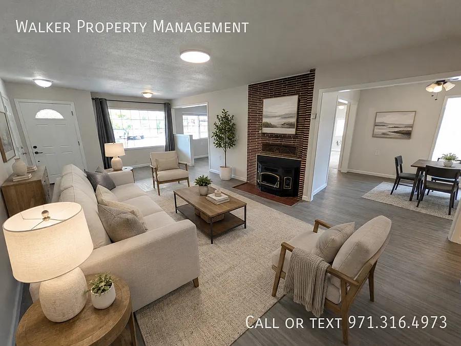 3911 NE Garden Dr — Photo 1