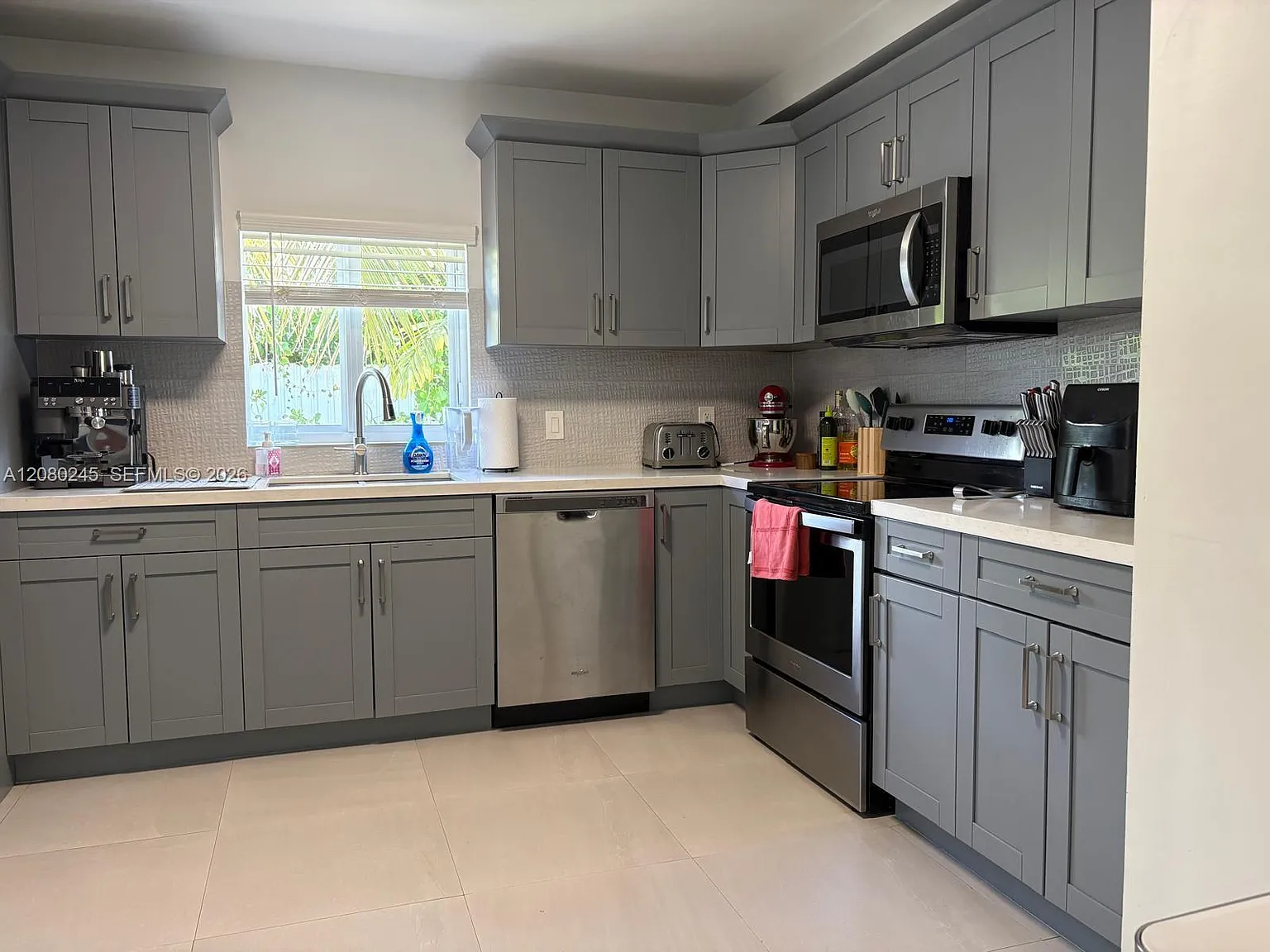 3 bed, 2.0 bath, $4,600 — Photo 4