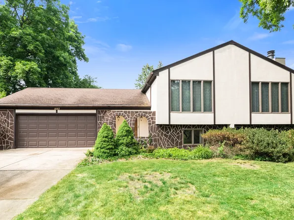 1887 Fays Ln, Sugar Grove, IL 60554