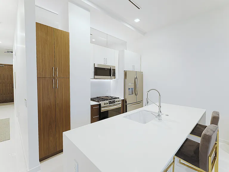 400 S Old Woodward Ave #303 — Photo 2