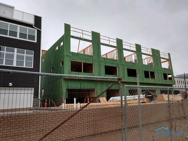 1st image of 413 W Water St #D