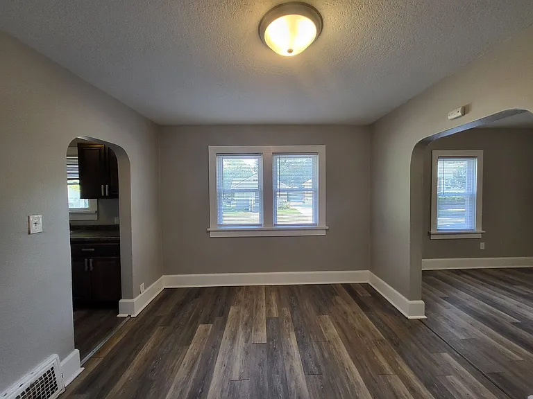 3916 Cambridge St — Photo 4