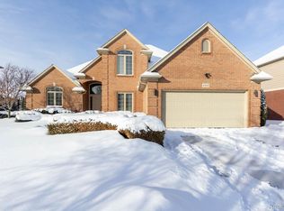 49683 Yale Dr, Macomb, MI 48044
