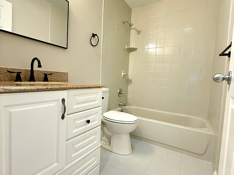 12145 Landing Green Dr — Photo 9