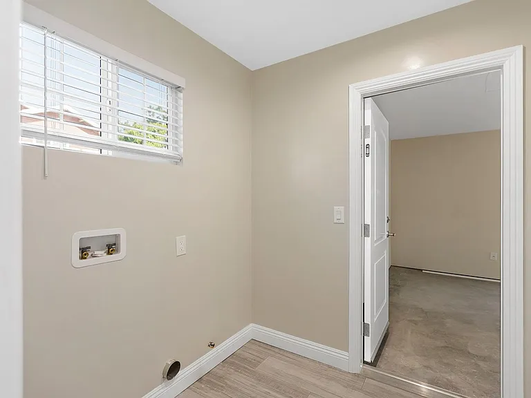 2216 N Frederic St — Photo 13