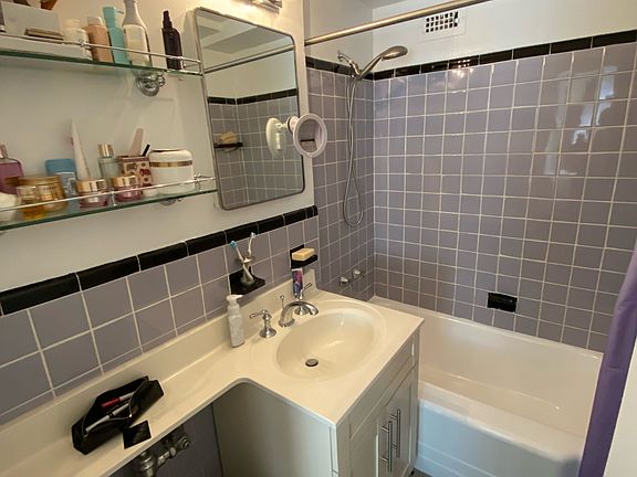 5th image of 225 E 46th St APT 9G