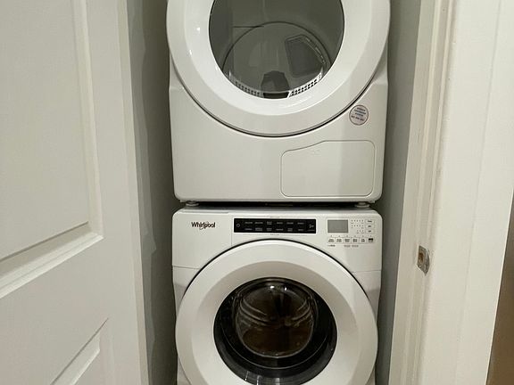 4th image of 155 Evergreen Ave APT 1L