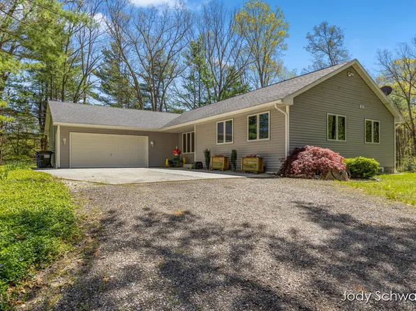 497 W Skeels Rd, Montague, MI 49437