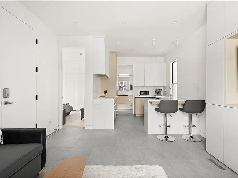 211 W Main St #101 — Photo 2