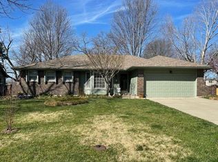 8958 Rene St, Lenexa, KS 66215