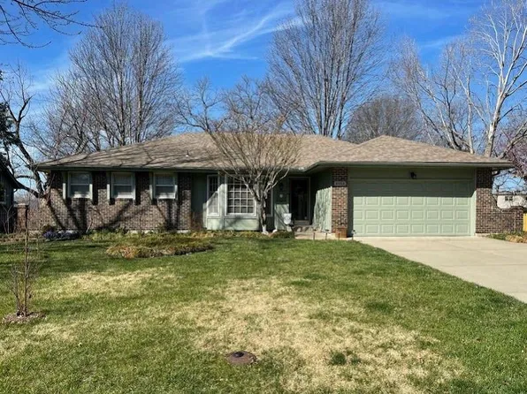 8958 Rene St, Lenexa, KS 66215