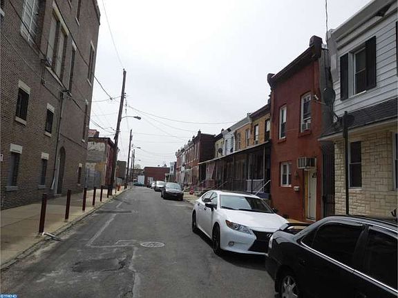 3rd image of 3582 Joyce St