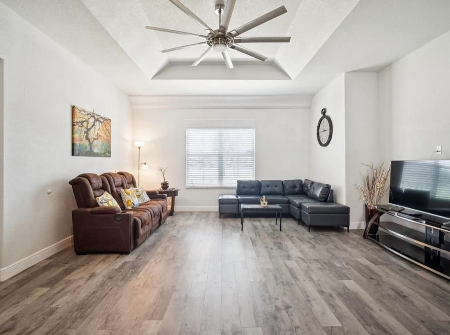 4 bed, 2095 sqft, $3,300 — Photo 3
