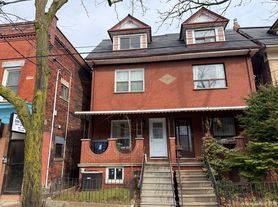 1084 College St, Toronto, ON