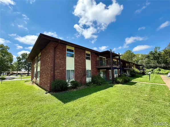 7601 Hazelcrest Dr APT E, Hazelwood, MO 63042