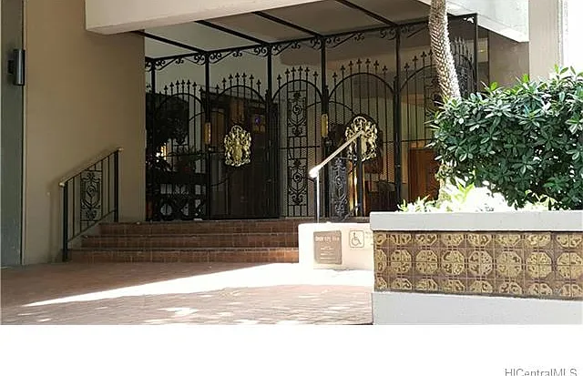 1910 Ala Moana Blvd #13A — Photo 36