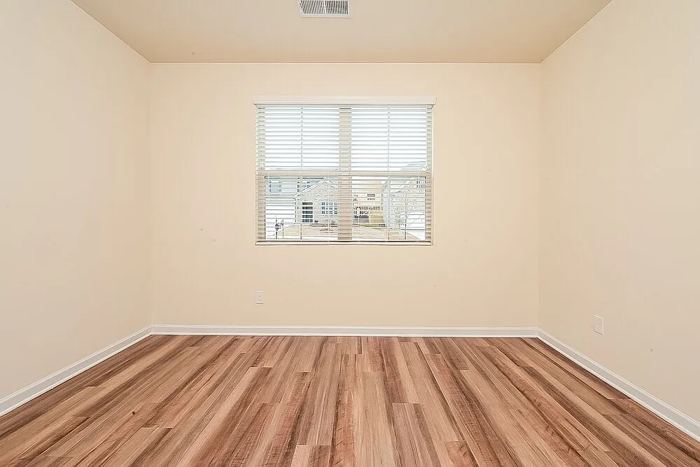 5 bed, 3.0 bath, 2570 sqft, $2,560 — Photo 4