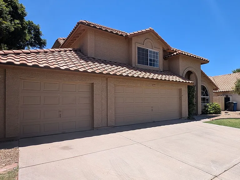 2363 W Hemlock Ct — Photo 2