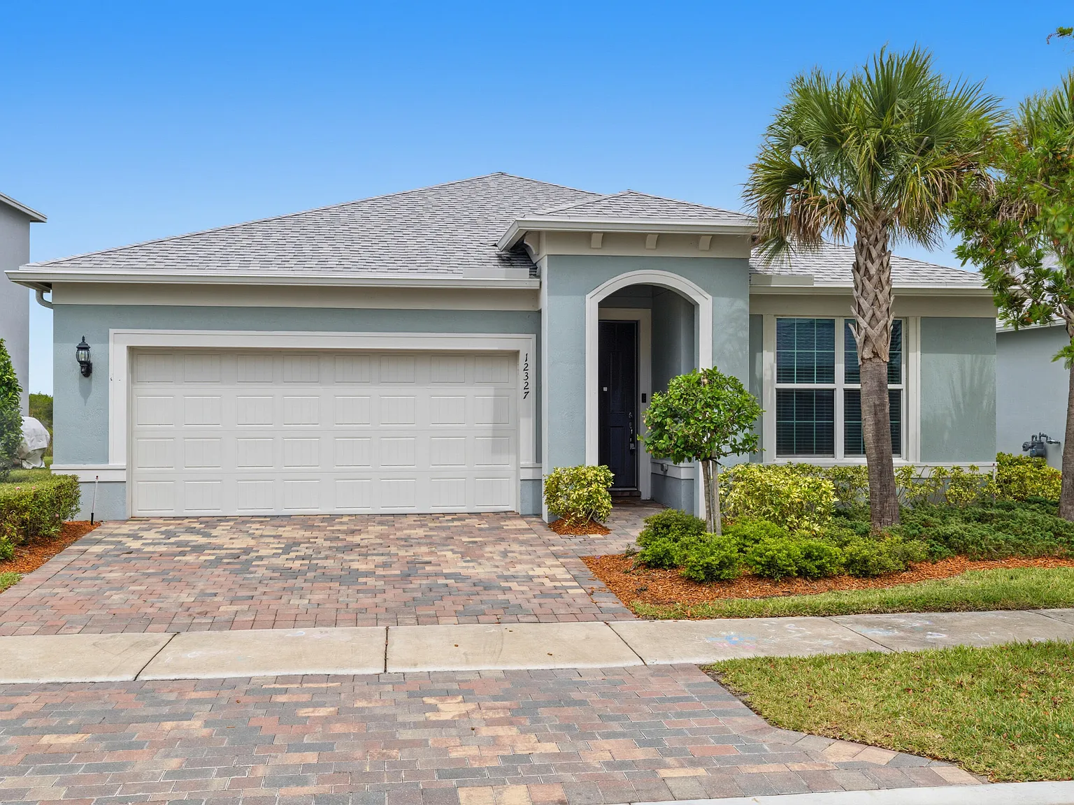 4 bed, 2.0 bath, 1849 sqft, $2,950 — Photo 2