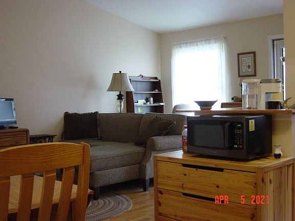 4th image of 537 Yale Ln #537