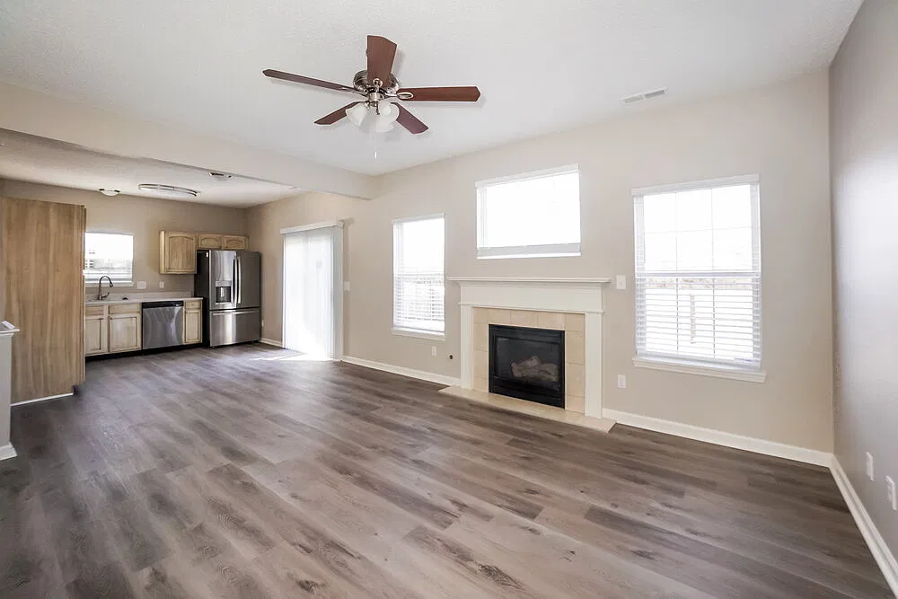 3 bed, 2.5 bath, 1992 sqft, $1,975 — Photo 4