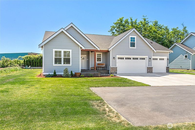 2nd image of 801 Pine Crest Drive