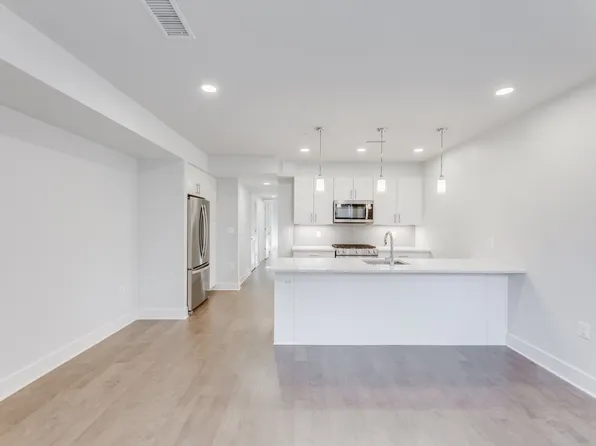 2205 40th Pl NW APT 1, Washington, DC 20007