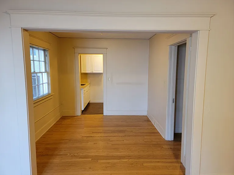 Avondale Apartments — Photo 19
