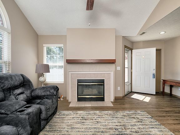 5th image of 606 Hampton Woods Dr