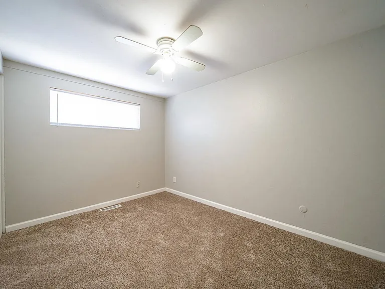 511 Elsmere St — Photo 11
