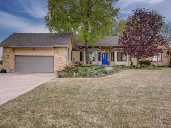 1 Black Heath Ct, Winfield, KS 67156