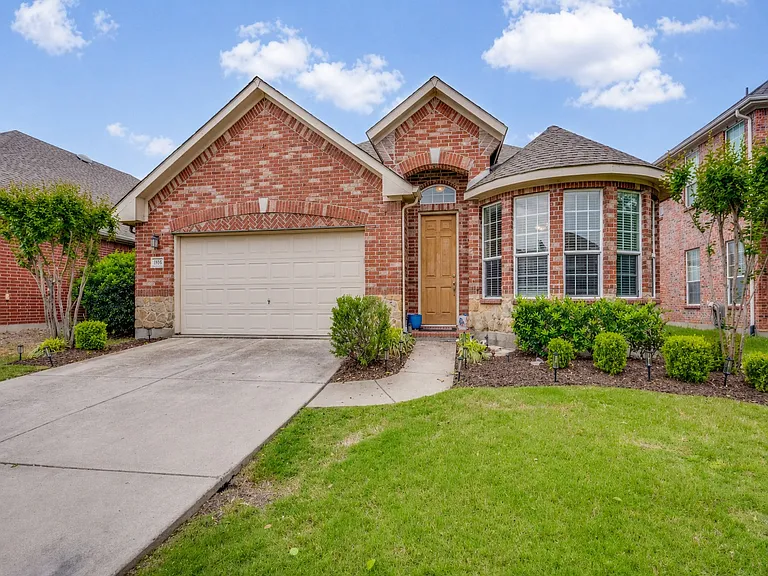 16312 Dry Creek Blvd — Photo 1