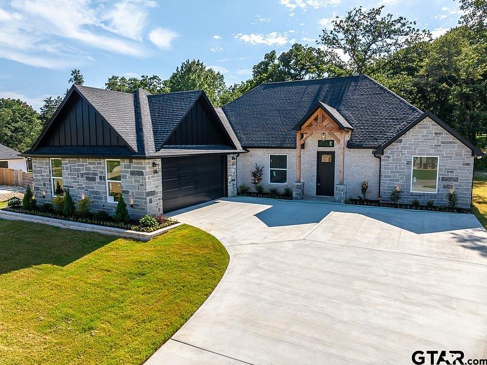1st image of 14817 Woodlands Dr