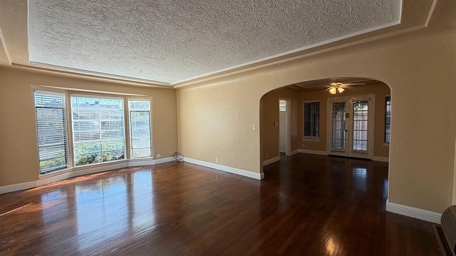 2 bed, 1295 sqft, $1,900 — Photo 4