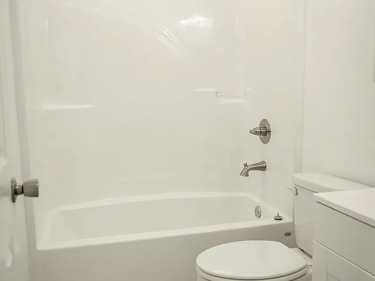 2411 W Avery St — Photo 7