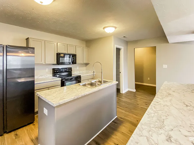 2216 Silver Spoon Dr — Photo 3