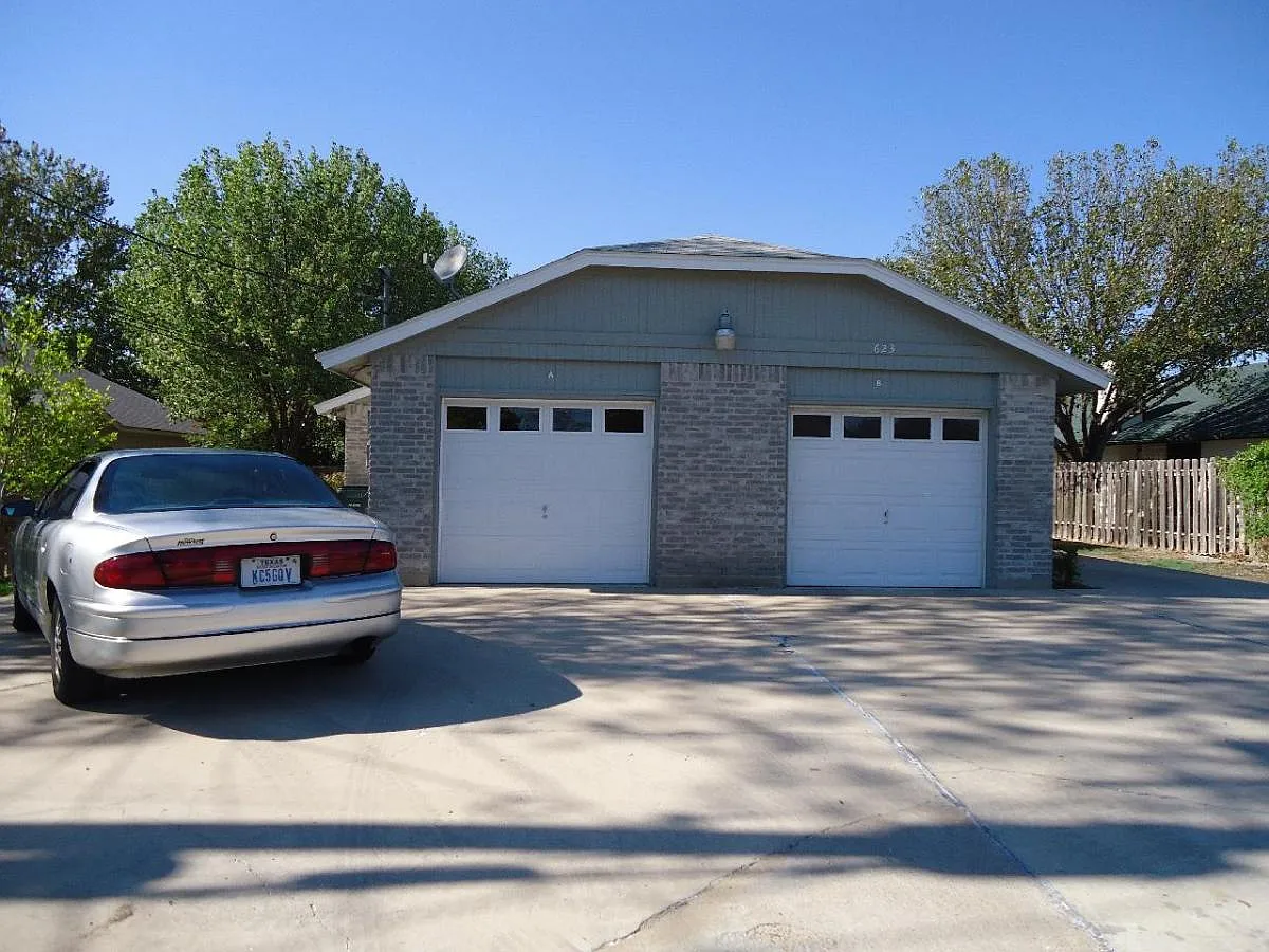 2 bed, 950 sqft, $1,475 — Photo 1