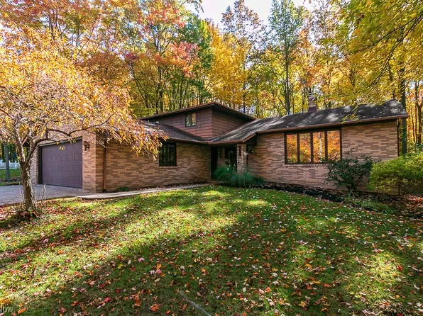 8870 Foxhill Dr, Willoughby, OH 44094