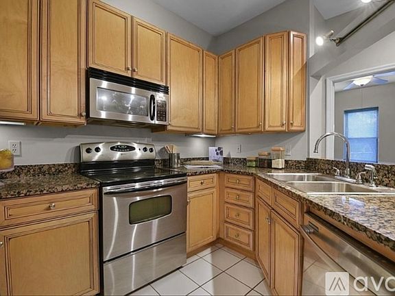 4th image of 1432 Dolman St #A