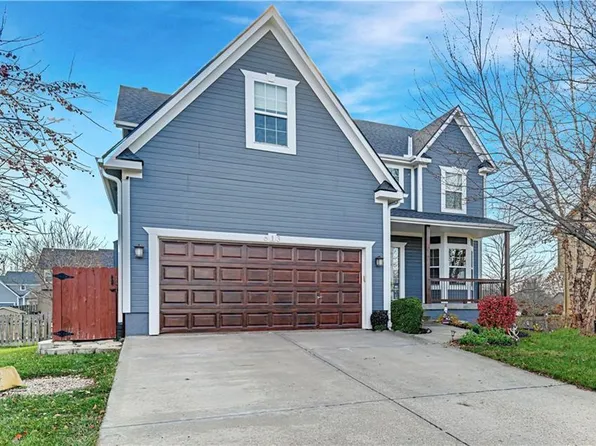 613 E Skylark St, Gardner, KS 66030