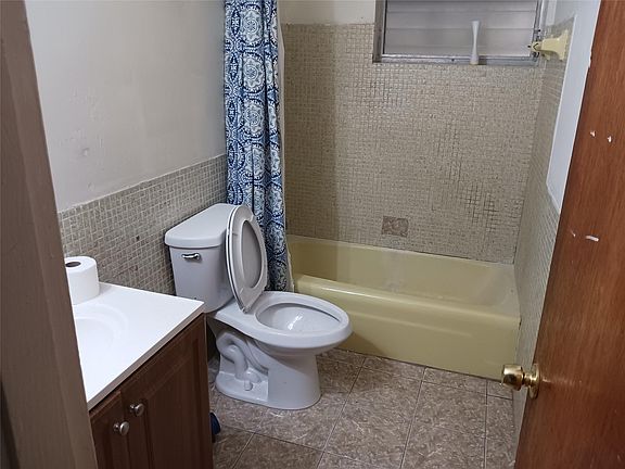 4th image of 7757 SE EMBASSY Boulevard
