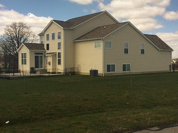 3rd image of 440 Meadows Dr