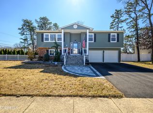 88 Pine Needle St, Howell, NJ 07731