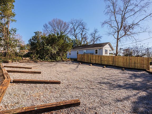 5th image of 2120 Senate St APT A