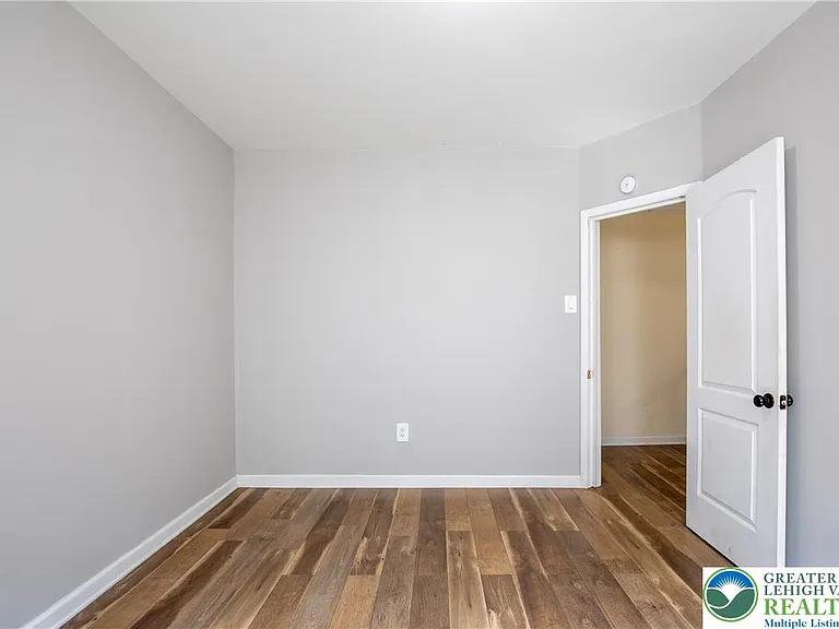 68 S Meade St — Photo 31