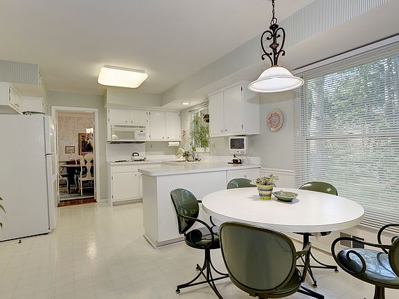 4th image of 8744 Sleepy Hollow Ln