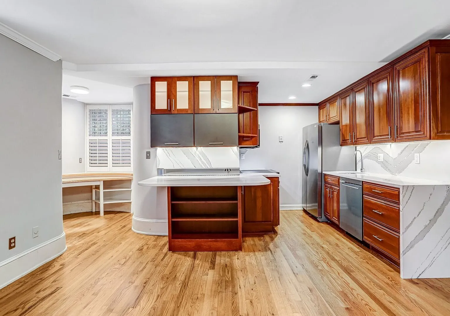 Stylish 1br Se Dc Home With Private Patio & Modern Kitchen — Photo 1