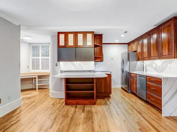 900 D St SE #2, Washington, DC 20003